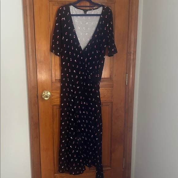 Ann Taylor Petite Floral Wrap Dress in Black - Picture 2 of 8